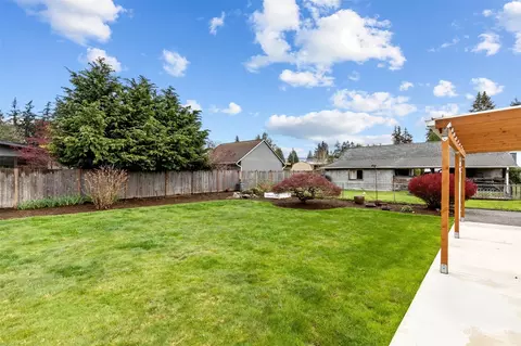 Exterior - 8425 Maple Ln, Edmonds, WA 98026 photo 2 of 6