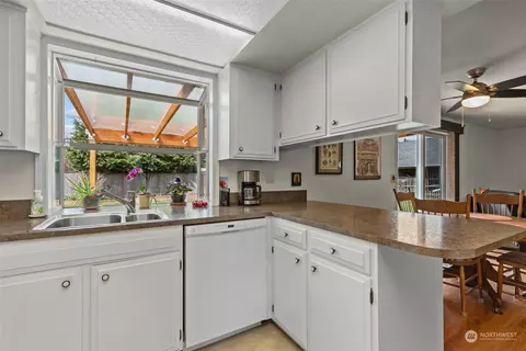 Kitchen - 8425 Maple Ln, Edmonds, WA 98026 photo 1 of 5