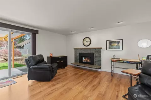 Living - 8425 Maple Ln, Edmonds, WA 98026 photo 3 of 4