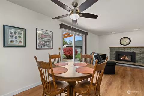 Dining - 8425 Maple Ln, Edmonds, WA 98026 photo 1 of 3