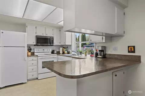Kitchen - 8425 Maple Ln, Edmonds, WA 98026 photo 5 of 5