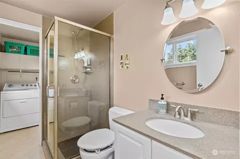 Bath - 8425 Maple Ln, Edmonds, WA 98026 photo 1 of 2