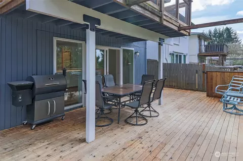 Exterior - 9028 11th Pl W, Everett, WA 98204 photo 6 of 10