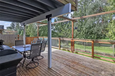 Exterior - 9028 11th Pl W, Everett, WA 98204 photo 5 of 10