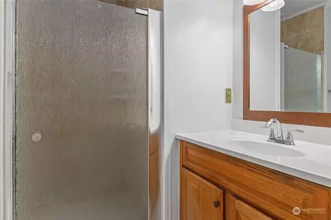 Bath - 9028 11th Pl W, Everett, WA 98204 photo 2 of 2