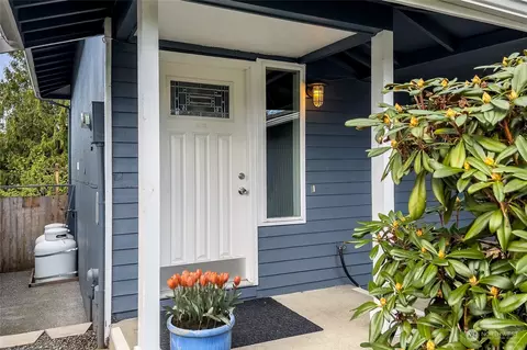 Exterior - 9028 11th Pl W, Everett, WA 98204 photo 4 of 10