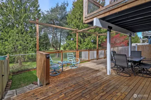 Exterior - 9028 11th Pl W, Everett, WA 98204 photo 7 of 10