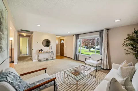Living - 509 Harmony Ln, Enumclaw, WA 98022 photo 2 of 3