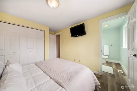 Bedroom - 509 Harmony Ln, Enumclaw, WA 98022 photo 2 of 3