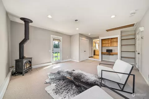 Living - 509 Harmony Ln, Enumclaw, WA 98022 photo 3 of 3