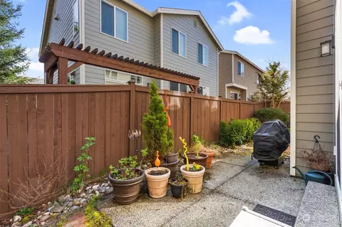 Exterior - 18311 39th Ave SE #111, Bothell, WA 98012 photo 5 of 10