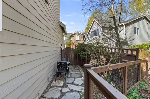 Exterior - 18311 39th Ave SE #111, Bothell, WA 98012 photo 4 of 10