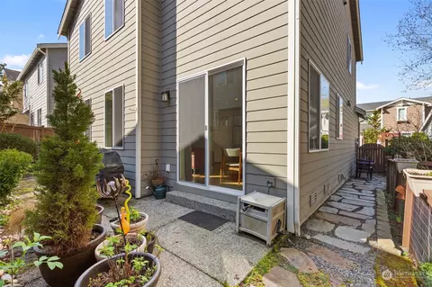 Exterior - 18311 39th Ave SE #111, Bothell, WA 98012 photo 6 of 10