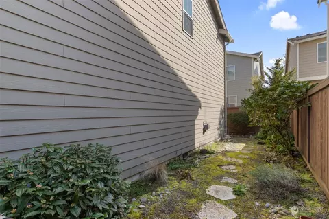 Exterior - 18311 39th Ave SE #111, Bothell, WA 98012 photo 9 of 10