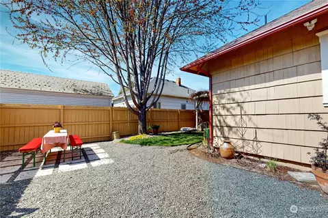 Exterior - 124 Locust St, Walla Walla, WA 99362 photo 2 of 9