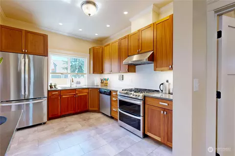 Kitchen - 124 Locust St, Walla Walla, WA 99362 photo 2 of 6