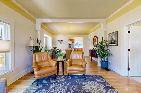 Living - 124 Locust St, Walla Walla, WA 99362 photo 2 of 5