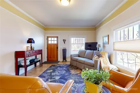 Living - 124 Locust St, Walla Walla, WA 99362 photo 3 of 5