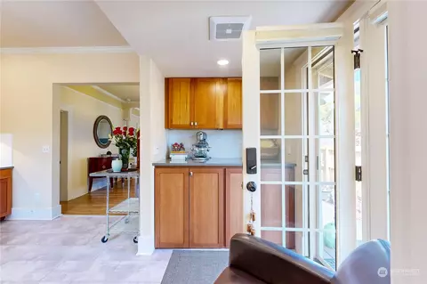 Living - 124 Locust St, Walla Walla, WA 99362 photo 5 of 5