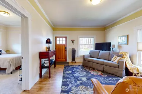 Living - 124 Locust St, Walla Walla, WA 99362 photo 4 of 5