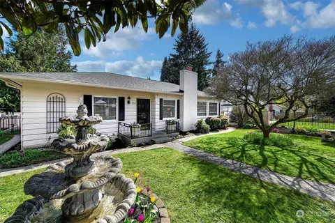 11556 Corliss Ave N, Seattle, WA 98133