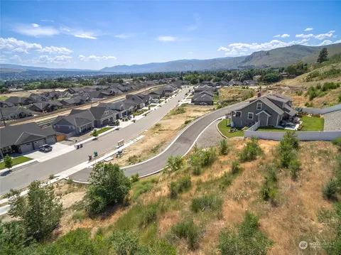 1024 Joni Ln, Wenatchee, WA 98801