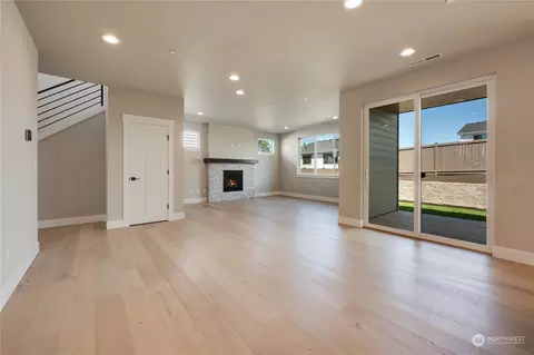 Living - 20332 125th Ave NE #SM 07, Bothell, WA 98011 photo 2 of 5