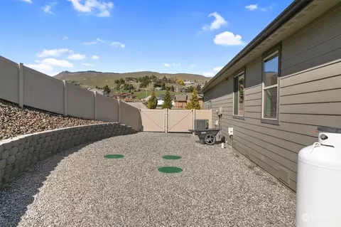 Exterior - 75 Sunny Meadows Loop, Wenatchee, WA 98801 photo 9 of 11