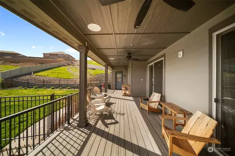 Exterior - 75 Sunny Meadows Loop, Wenatchee, WA 98801 photo 5 of 11