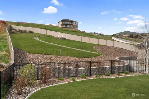 Exterior - 75 Sunny Meadows Loop, Wenatchee, WA 98801 photo 8 of 11