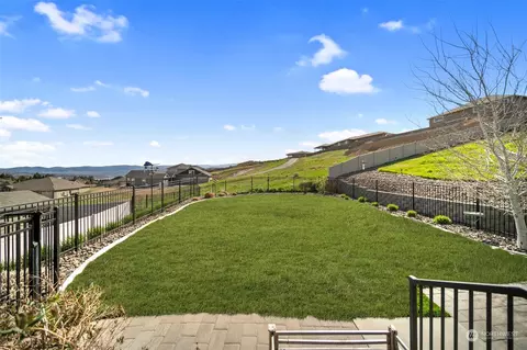 Exterior - 75 Sunny Meadows Loop, Wenatchee, WA 98801 photo 6 of 11