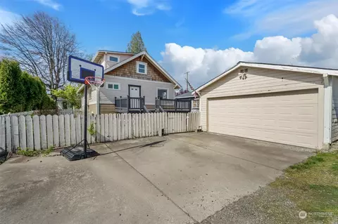 Exterior - 1305 Marion St, Enumclaw, WA 98022 photo 6 of 6