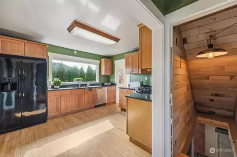 Kitchen - 1305 Marion St, Enumclaw, WA 98022 photo 1 of 4