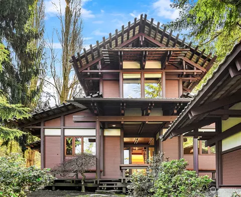 9093 Matthews Ave NE, Seattle, WA 98115