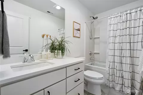 Bath - 18721 46th Ave SE, Bothell, WA 98012 photo 3 of 3