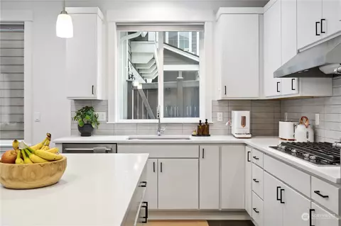 Kitchen - 18721 46th Ave SE, Bothell, WA 98012 photo 1 of 1
