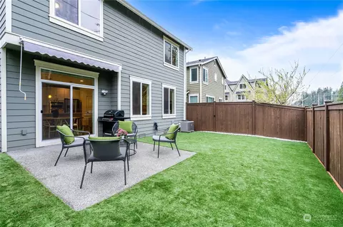 Exterior - 18721 46th Ave SE, Bothell, WA 98012 photo 3 of 7