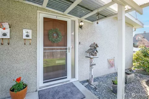 325 7th Pl SE #1, Puyallup, WA 98372