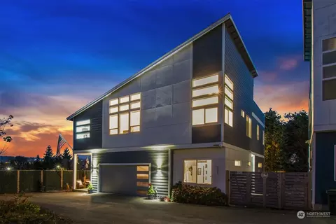 521 SW 3rd Pl, Renton, WA 98057