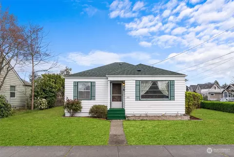 203 12th St NW, Puyallup, WA 98371