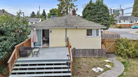Exterior - 1501 Mcdougall Ave, Everett, WA 98201 photo 4 of 5