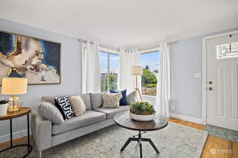 Living - 1501 Mcdougall Ave, Everett, WA 98201 photo 3 of 6