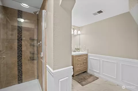 Bath - 1501 Mcdougall Ave, Everett, WA 98201 photo 2 of 3