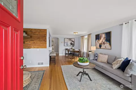 Living - 1501 Mcdougall Ave, Everett, WA 98201 photo 1 of 6