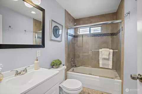 Bath - 1501 Mcdougall Ave, Everett, WA 98201 photo 1 of 3