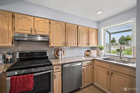 Kitchen - 1501 Mcdougall Ave, Everett, WA 98201 photo 2 of 4