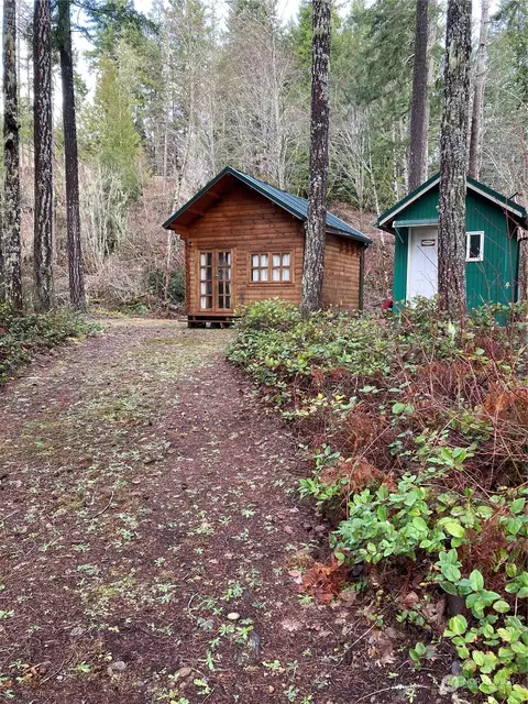 581 N Duckabush Dr N, Hoodsport, WA 98548