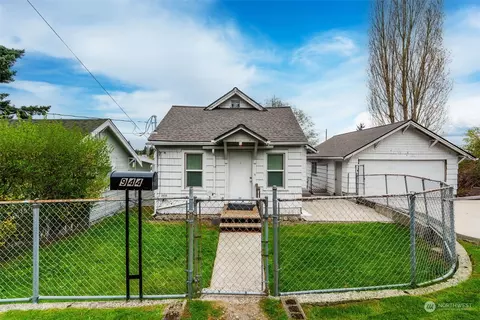 944 N Lafayette Ave, Bremerton, WA 98312