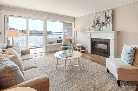 515 Lake St S #209, Kirkland, WA 98033
