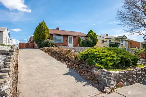 449 W Ridge Rd, Moses Lake, WA 98837